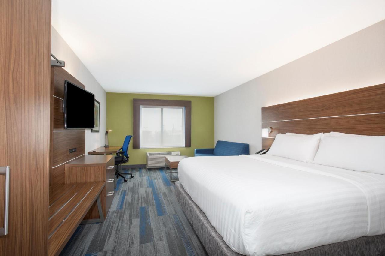 Holiday Inn Express Kansas City - At The Legends! By Ihg Bonner Springs Экстерьер фото
