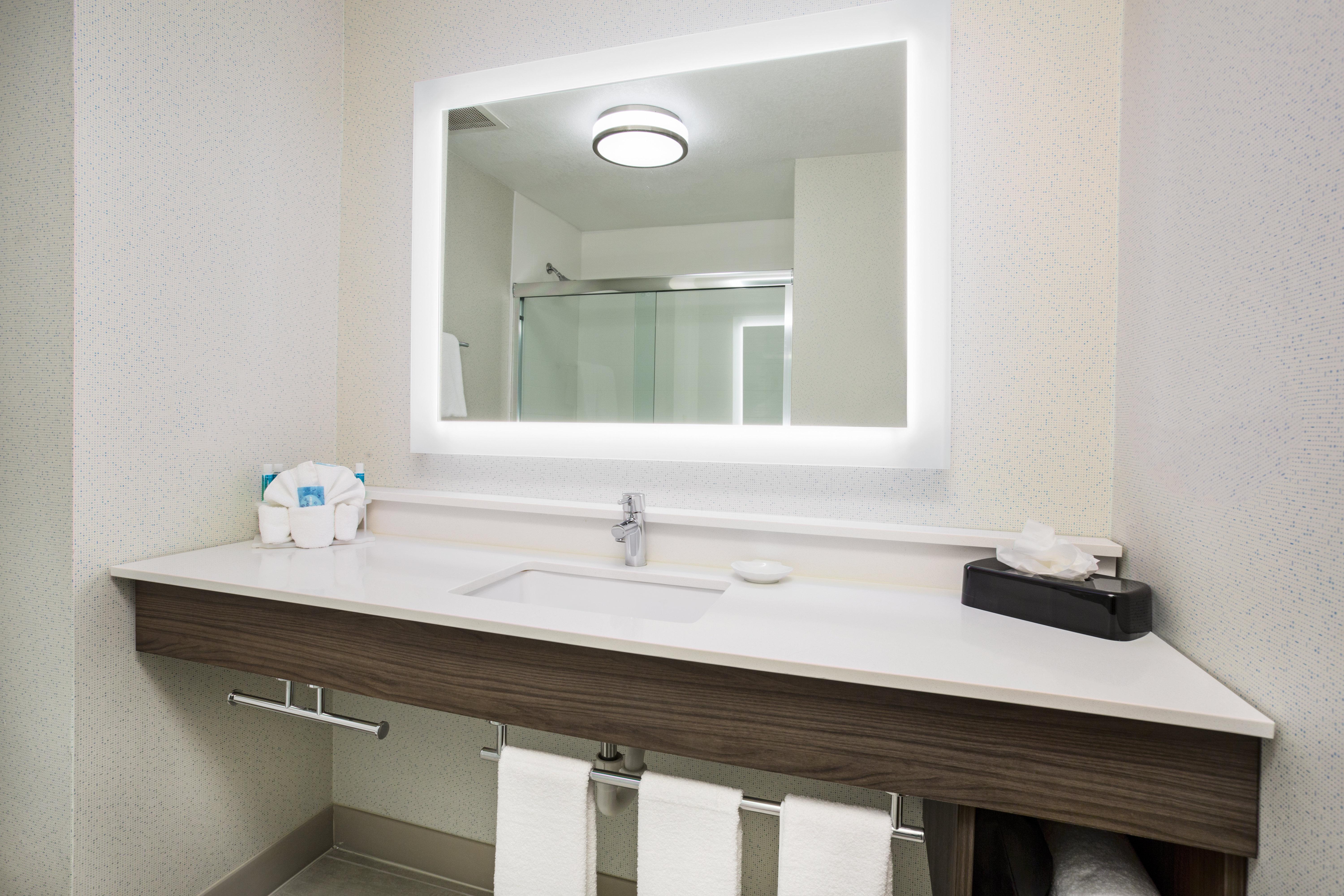 Holiday Inn Express Kansas City - At The Legends! By Ihg Bonner Springs Номер фото