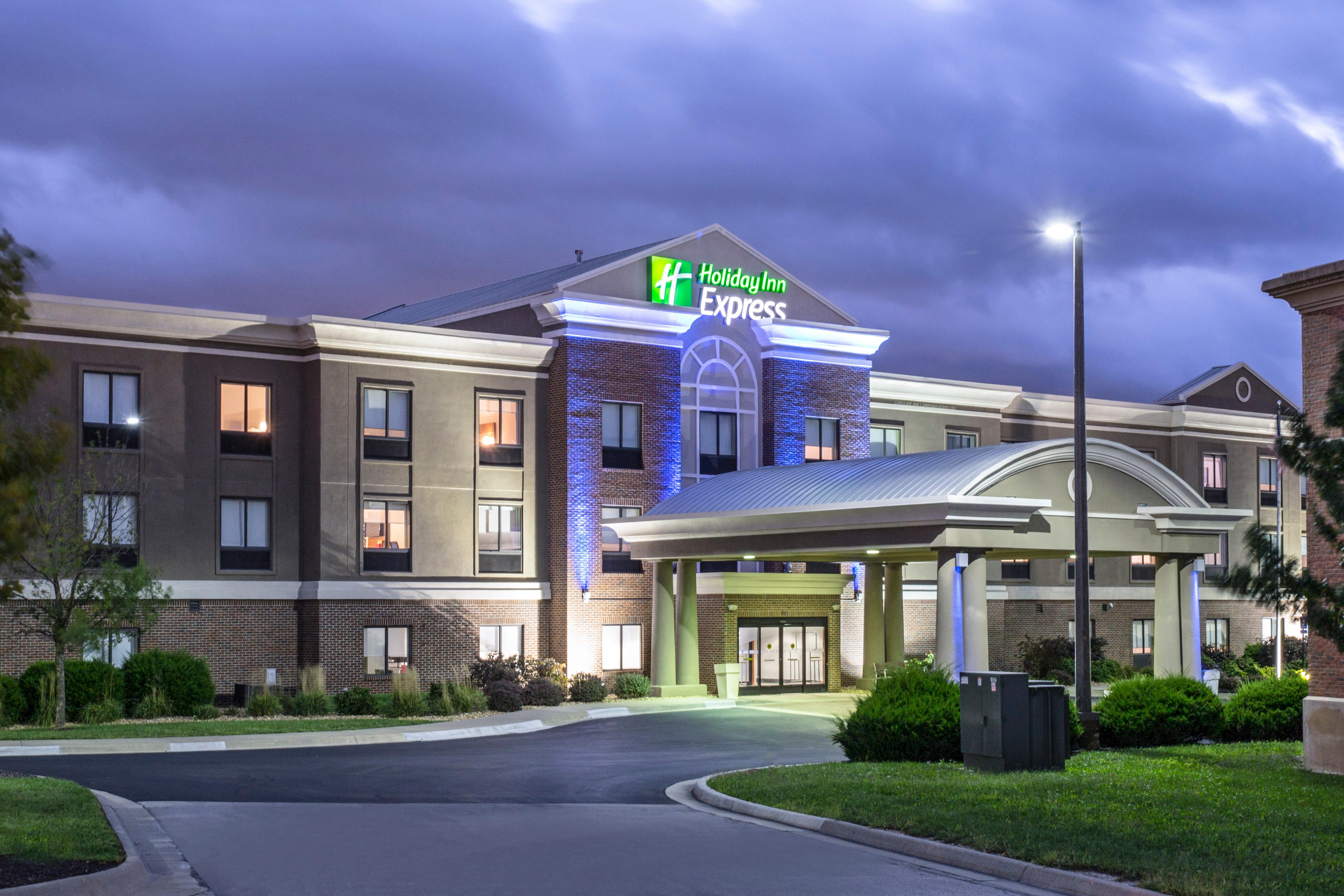 Holiday Inn Express Kansas City - At The Legends! By Ihg Bonner Springs Экстерьер фото