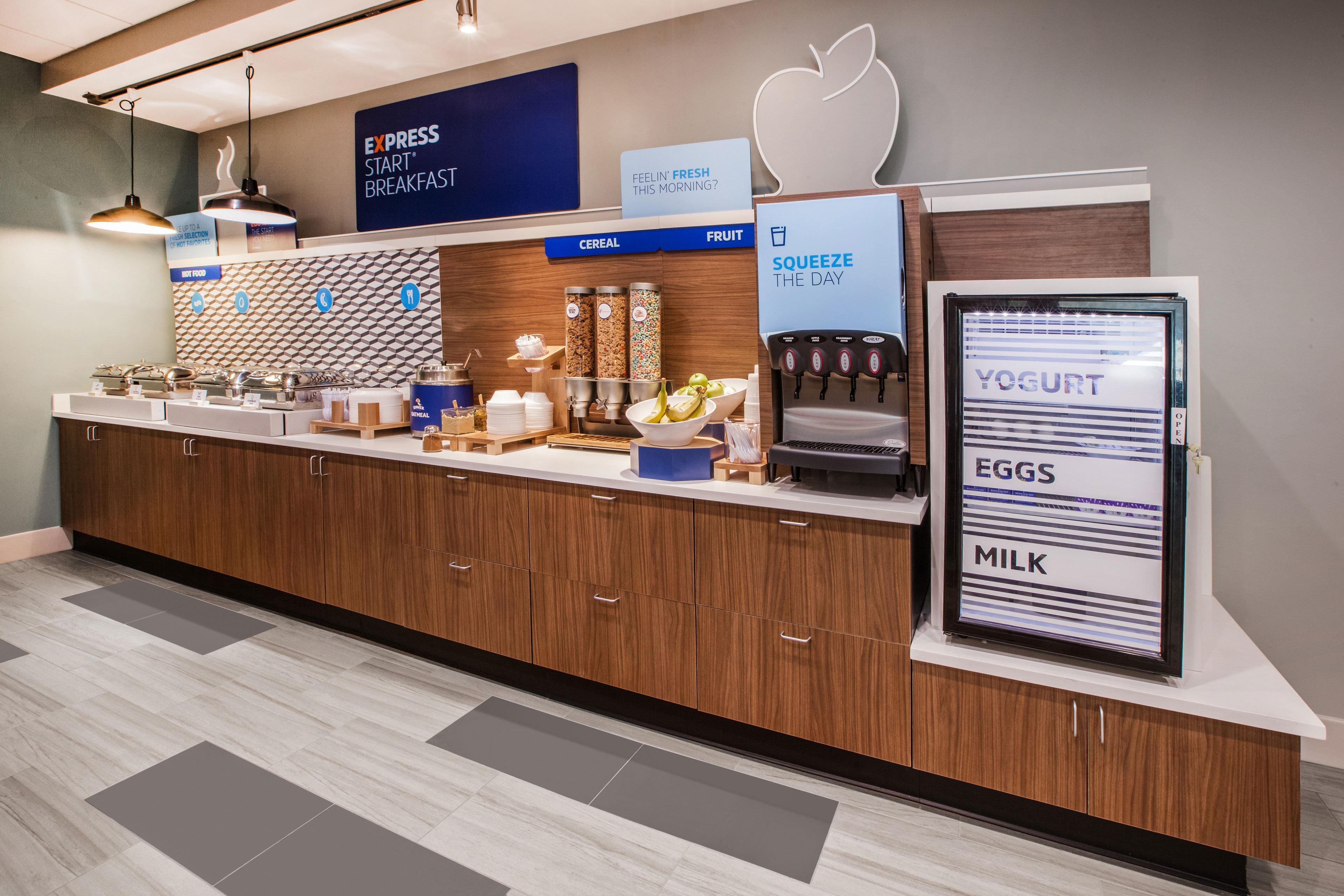 Holiday Inn Express Kansas City - At The Legends! By Ihg Bonner Springs Экстерьер фото