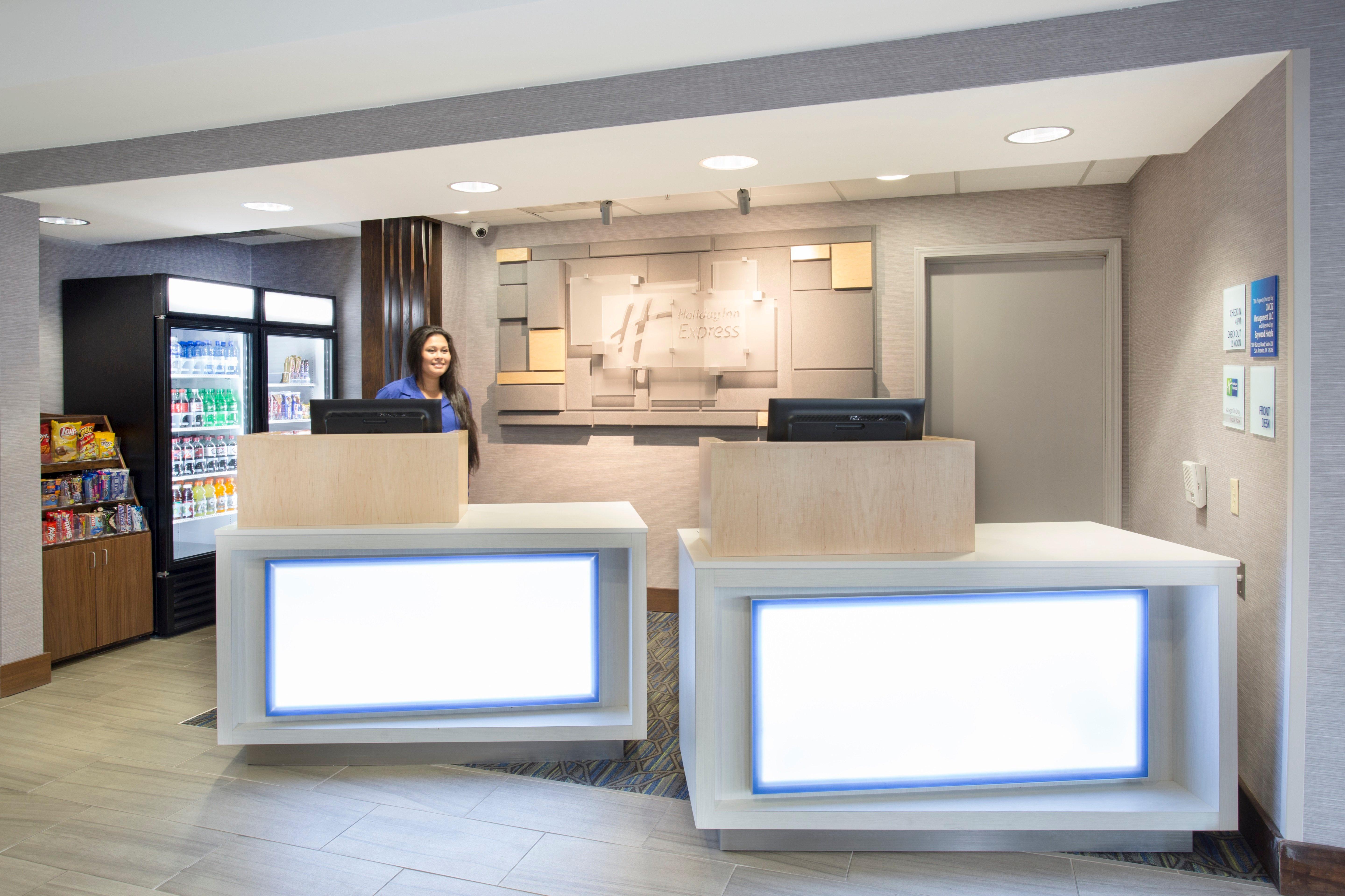 Holiday Inn Express Kansas City - At The Legends! By Ihg Bonner Springs Экстерьер фото