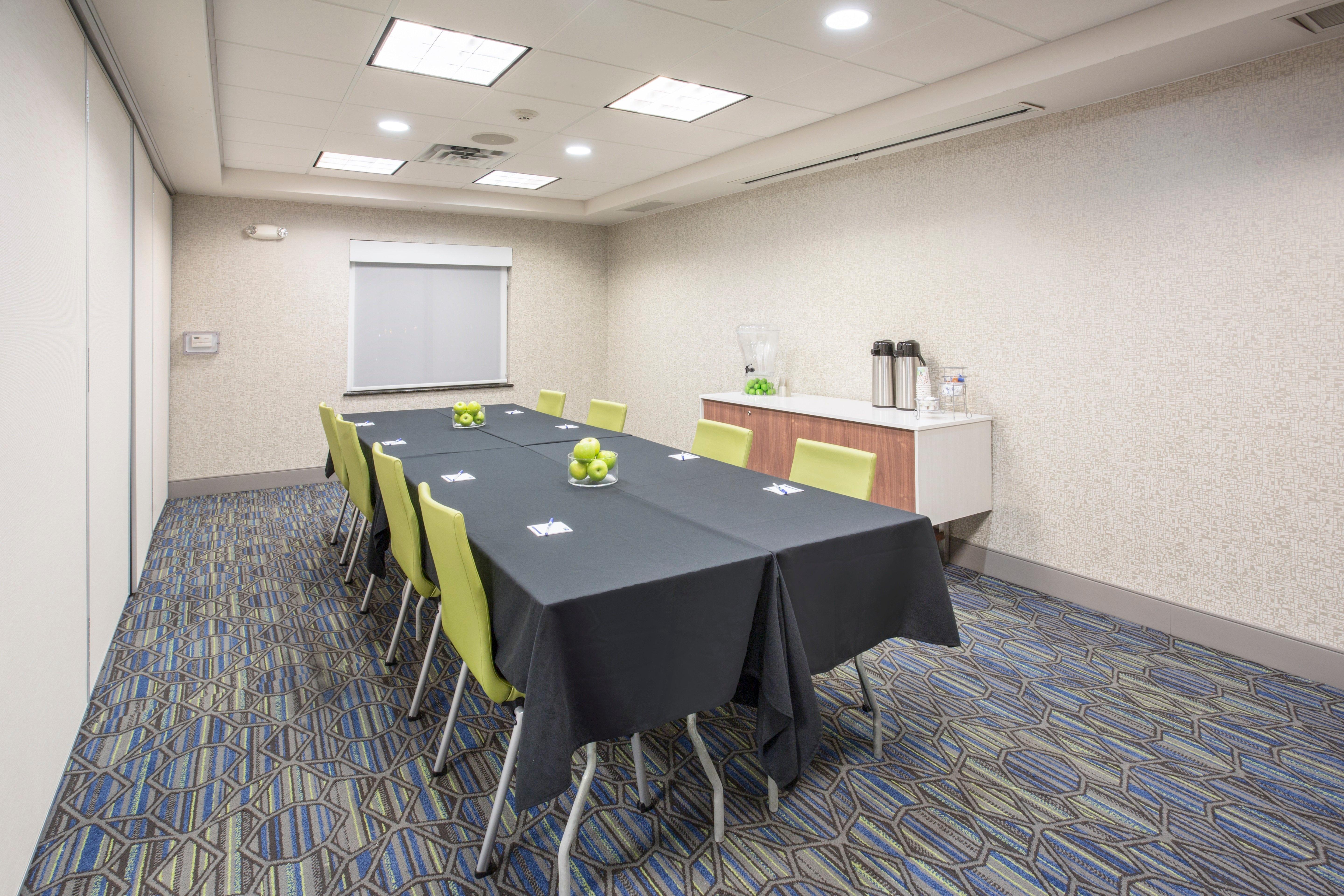 Holiday Inn Express Kansas City - At The Legends! By Ihg Bonner Springs Экстерьер фото