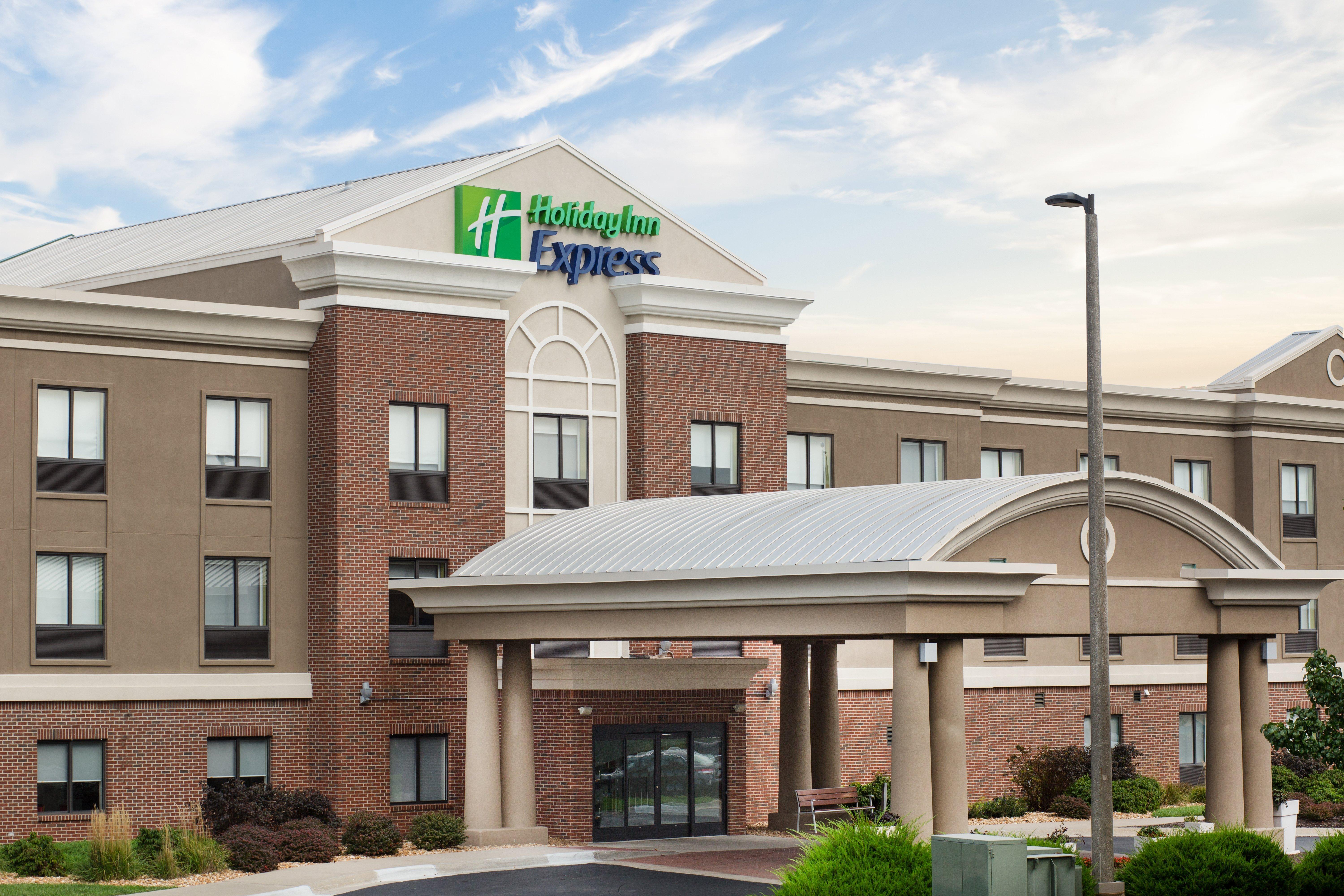 Holiday Inn Express Kansas City - At The Legends! By Ihg Bonner Springs Экстерьер фото