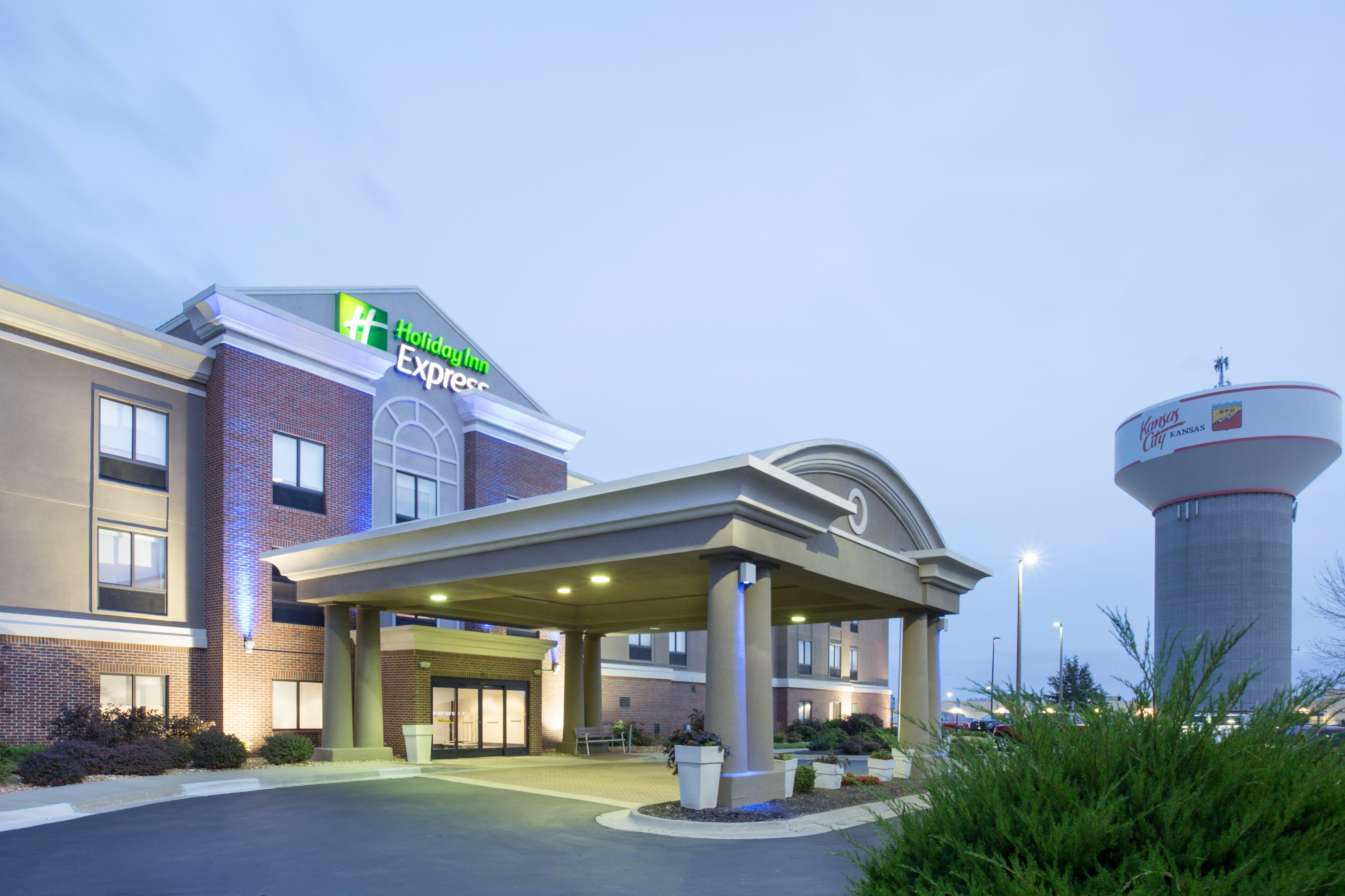 Holiday Inn Express Kansas City - At The Legends! By Ihg Bonner Springs Экстерьер фото