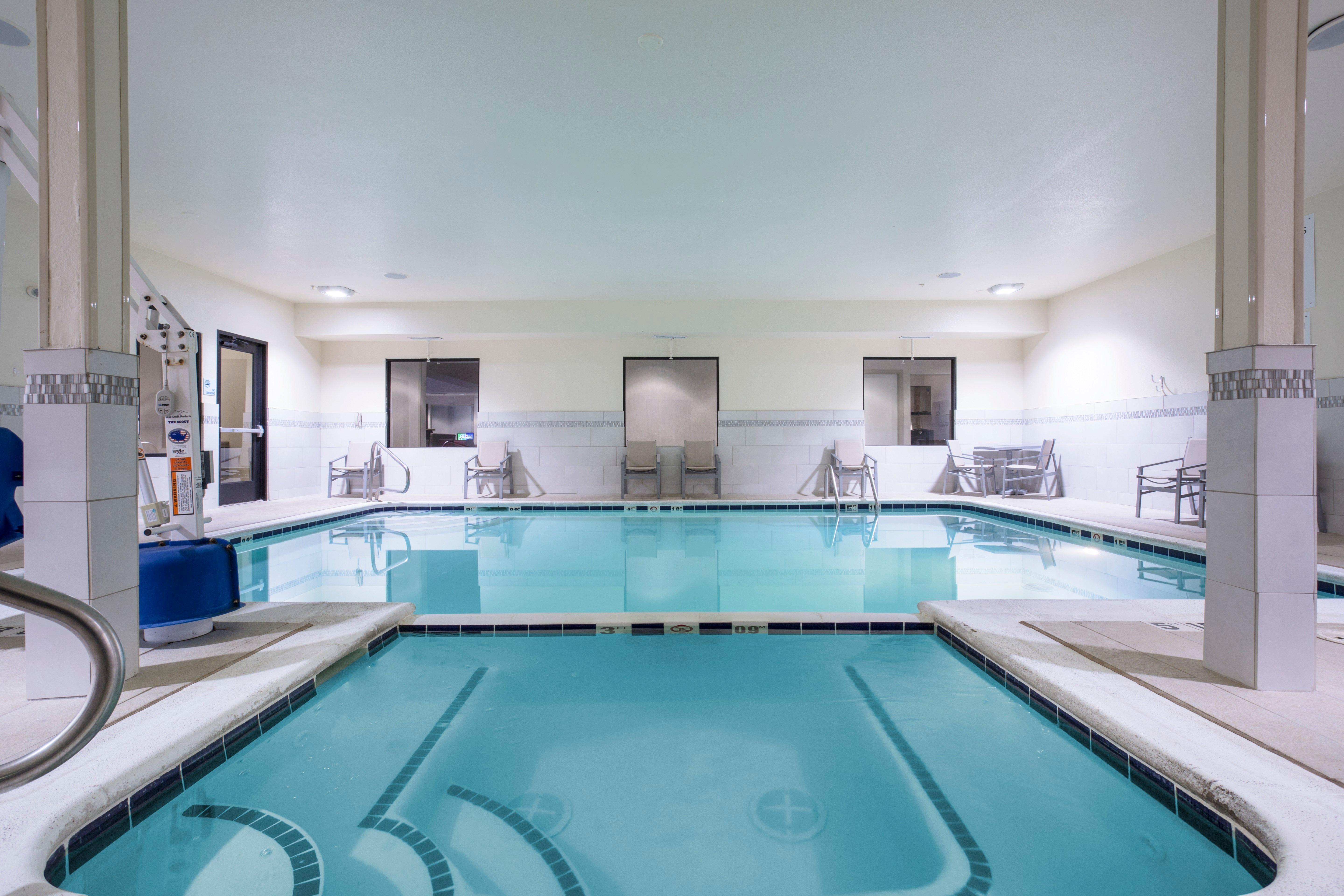 Holiday Inn Express Kansas City - At The Legends! By Ihg Bonner Springs Экстерьер фото