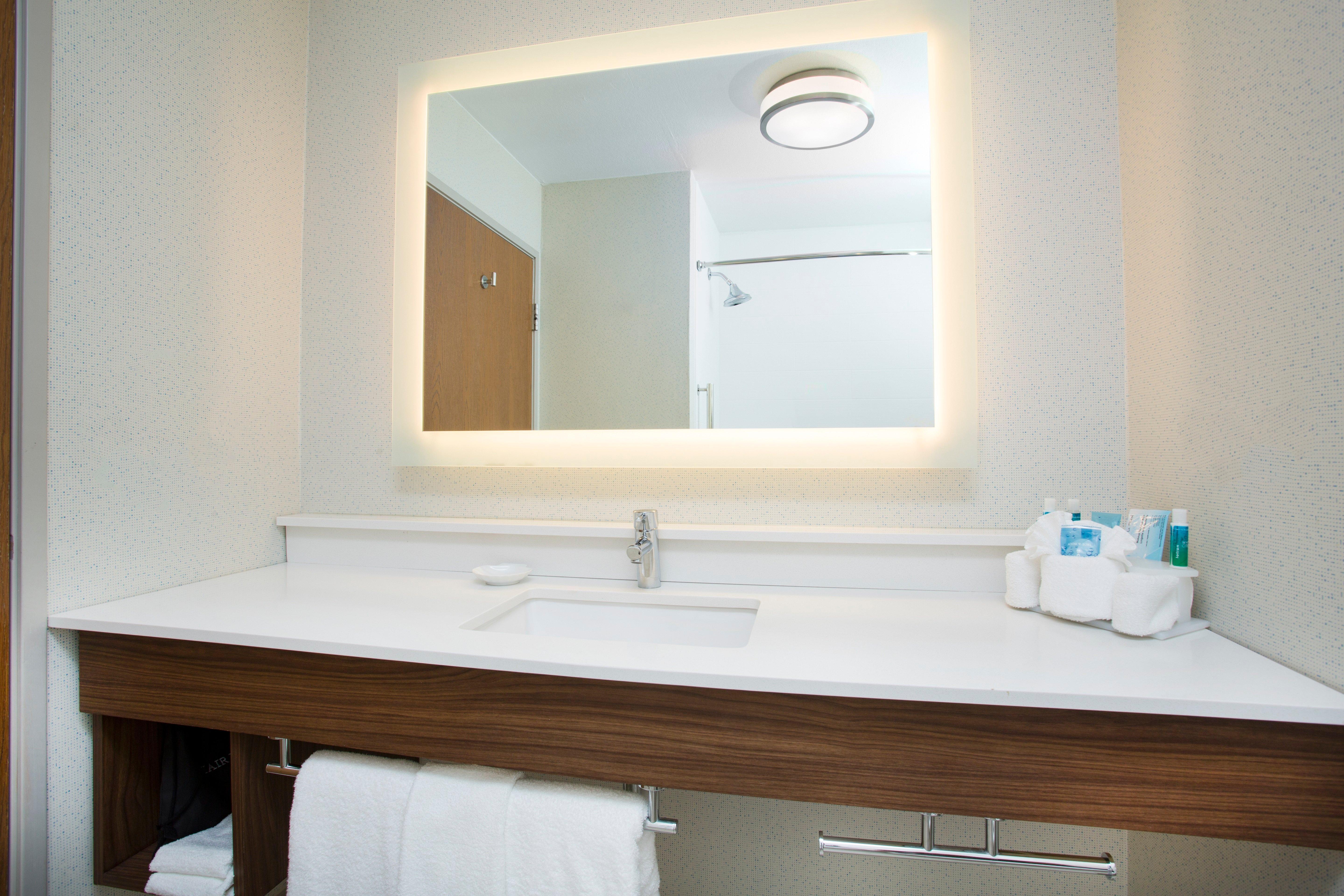 Holiday Inn Express Kansas City - At The Legends! By Ihg Bonner Springs Экстерьер фото
