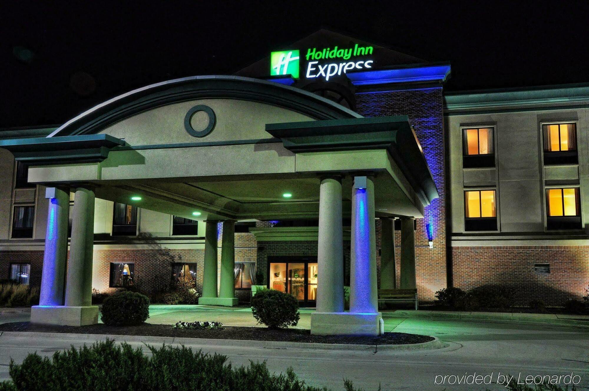Holiday Inn Express Kansas City - At The Legends!, An Ihg Hotel Экстерьер фото