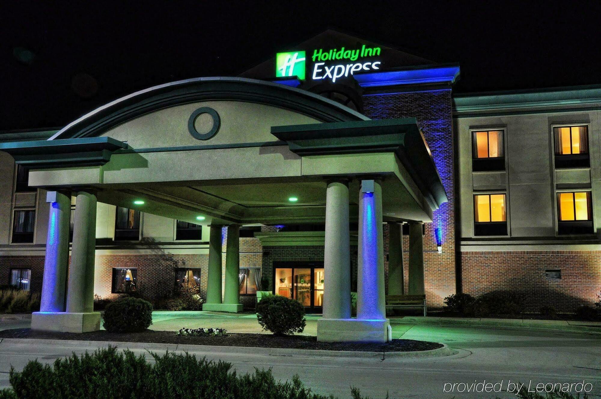 Holiday Inn Express Kansas City - At The Legends! By Ihg Bonner Springs Экстерьер фото