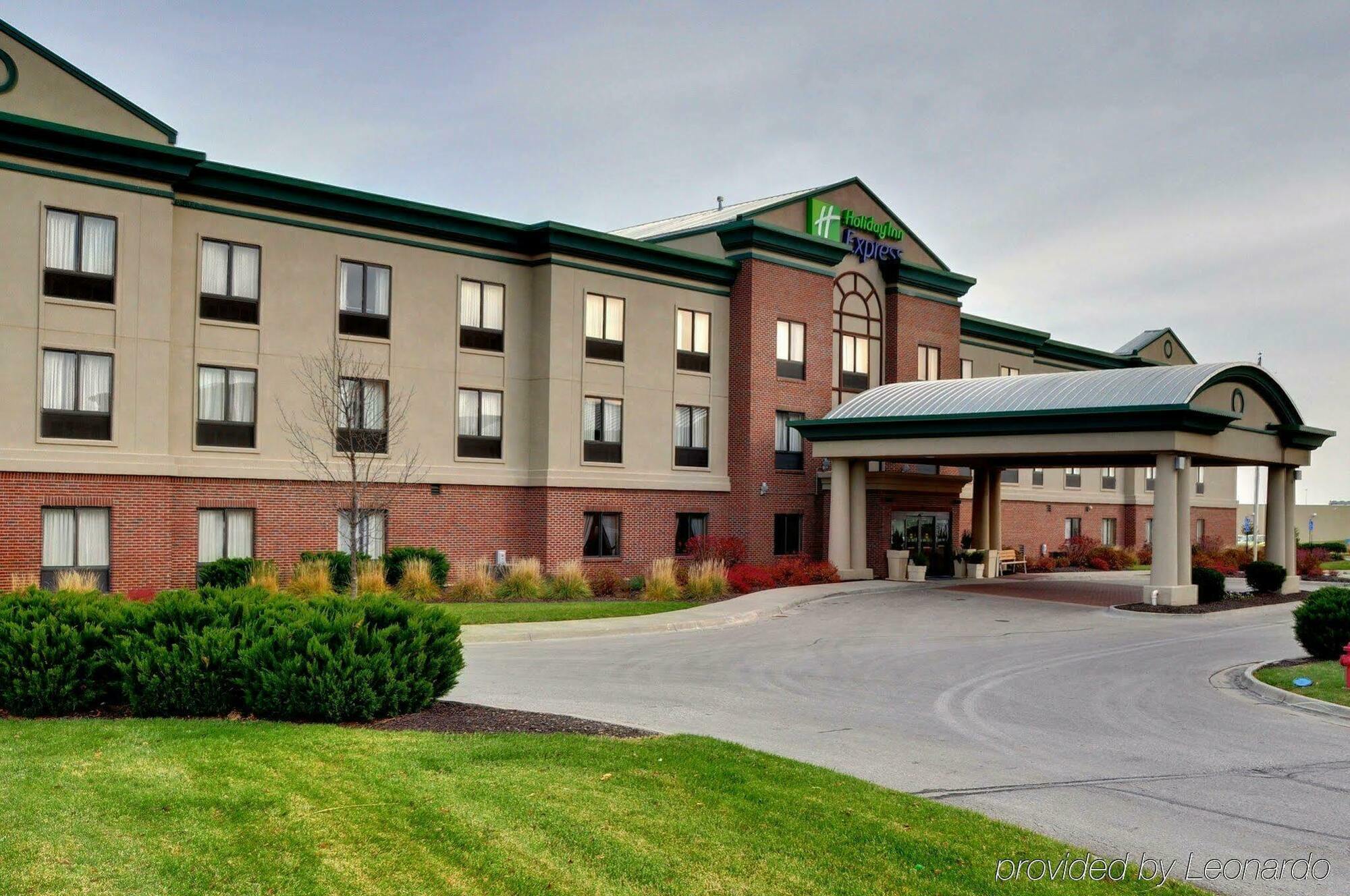 Holiday Inn Express Kansas City - At The Legends! By Ihg Bonner Springs Экстерьер фото